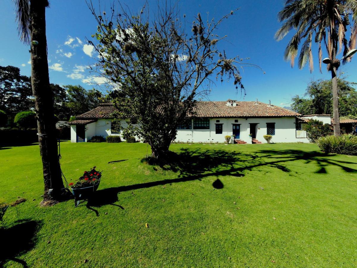 Hotel Boutique Casa De Hacienda Su Merced Puembo Exteriör bild